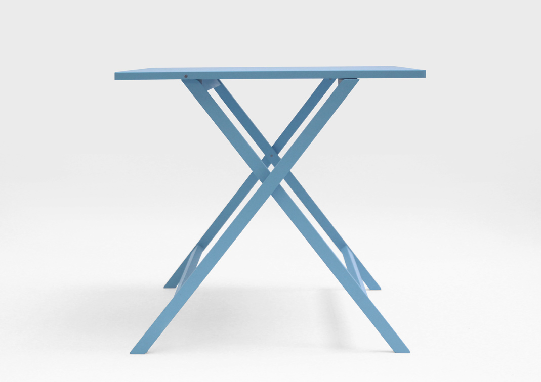 AKIRA folding table 04