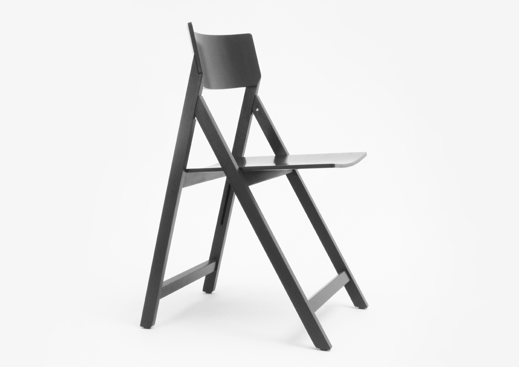 Akira folding chair 1